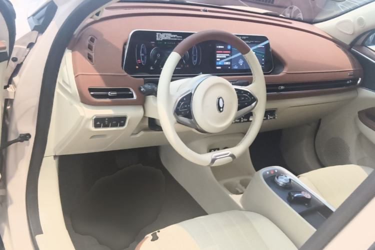 Used ORA Good Cat 2022 Morandi Edition 400km Standard Range Premium Version Lithium-Ion Battery Center Console