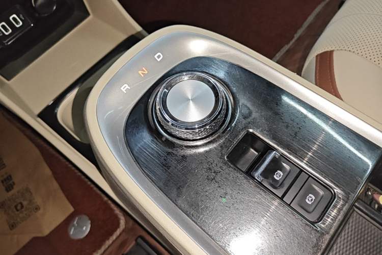 Used ORA Good Cat 2022 Morandi Edition 400km Standard Range Premium Version Lithium-Ion Battery Gear Lever