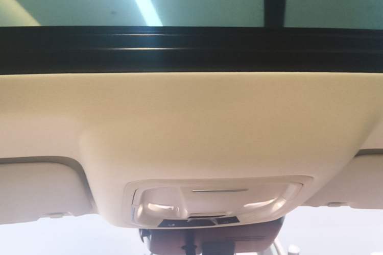 Used ORA Good Cat 2022 Morandi Edition 400km Standard Range Premium Version Lithium-Ion Battery Headliner