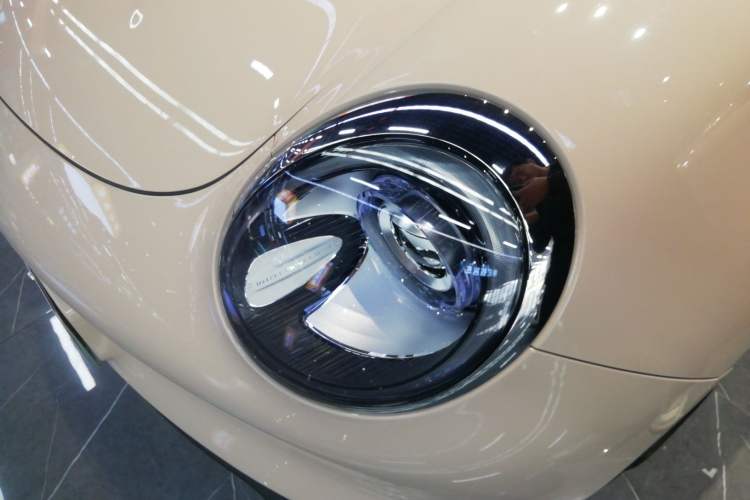 Used ORA Good Cat 2022 Morandi Edition 400km Standard Range Luxury Version Lithium Iron Phosphate Left Front Headlight