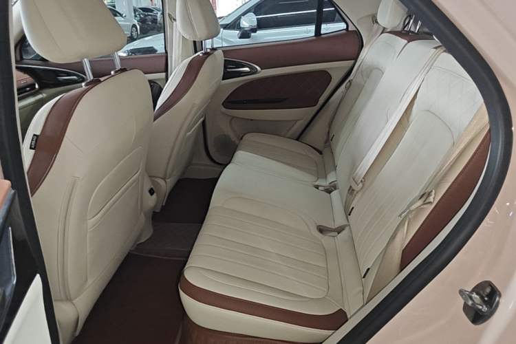 Used ORA Good Cat 2022 Morandi Edition 400km Standard Range Premium Version Lithium-Ion Battery Left Rear Seat