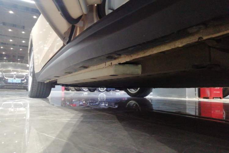 Used ORA Good Cat 2022 Morandi Edition 400km Standard Range Luxury Version Lithium Iron Phosphate Left Side Sill