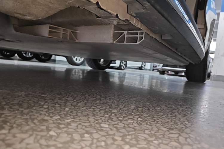 Used ORA Good Cat 2022 Morandi Edition 400km Standard Range Premium Version Lithium-Ion Battery Left Side Sill
