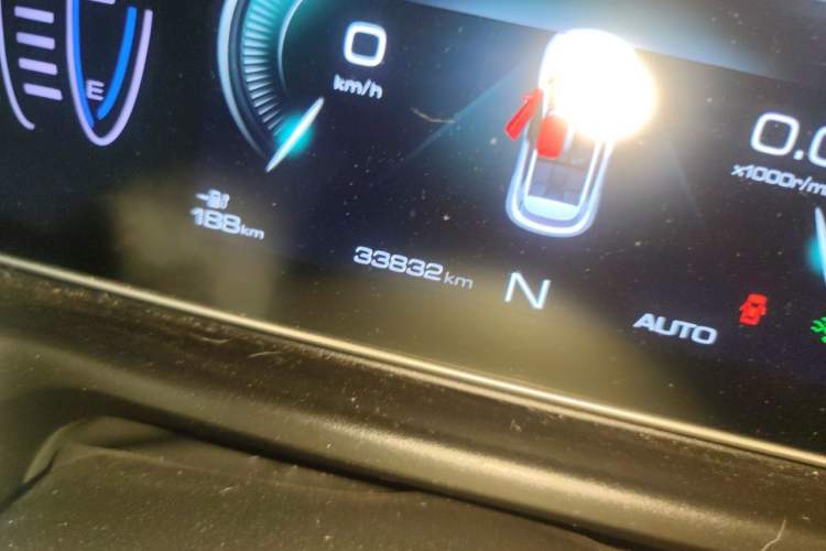 Used ORA Good Cat 2022 Morandi Edition 400km Standard Range Premium Version Lithium Iron Phosphate Odometer Close Up