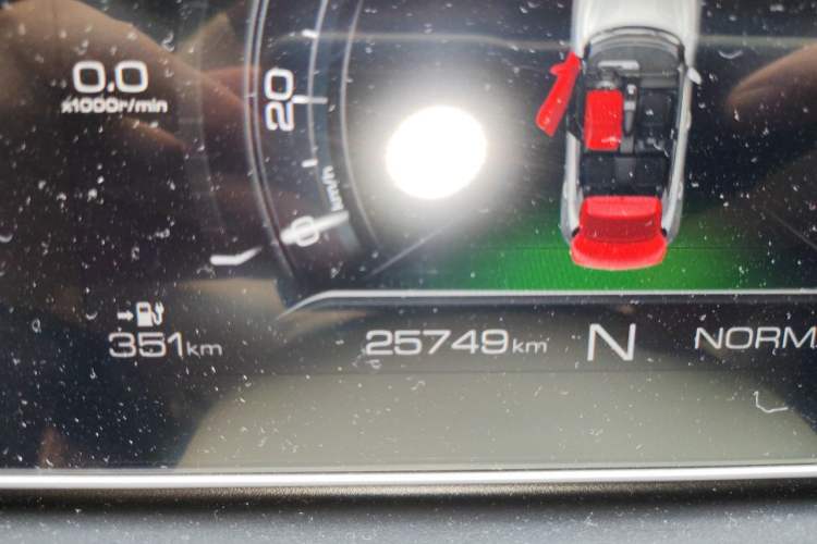 Used ORA Good Cat 2022 Morandi Edition 400km Standard Range Premium Version Lithium Iron Phosphate Odometer Close Up