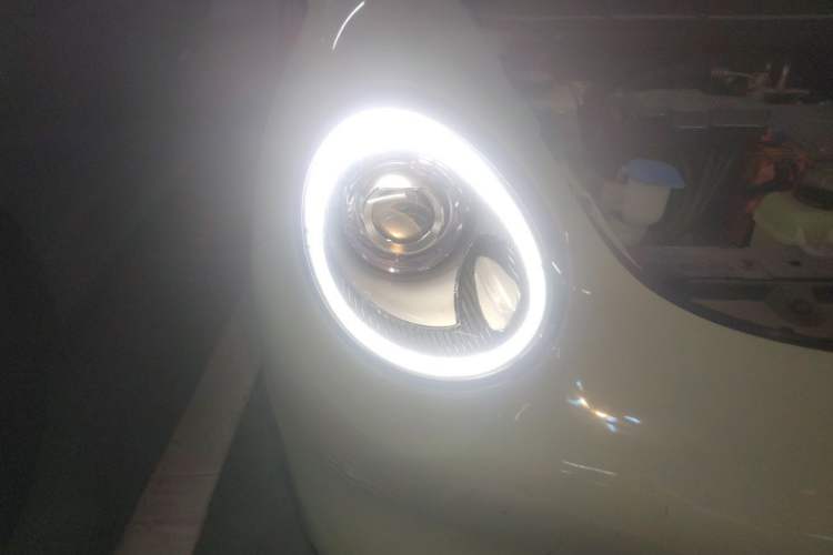 Used ORA Good Cat 2022 Morandi Edition 400km Standard Range Premium Version Lithium Iron Phosphate Right Front Headlight