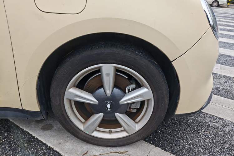 Used ORA Good Cat 2022 400km Standard Range Luxury Version Lithium Iron Phosphate Right Front Wheel Hub