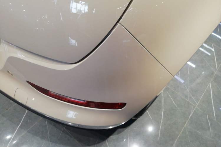 Used ORA Good Cat 2022 Morandi Edition 400km Standard Range Luxury Version Lithium Iron Phosphate Right Rear Taillight