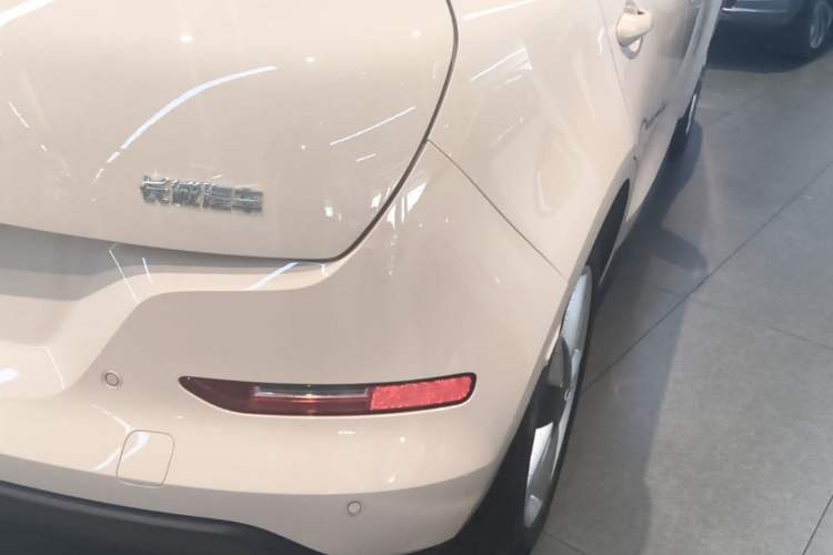 Used ORA Good Cat 2022 Morandi Edition 400km Standard Range Premium Version Lithium-Ion Battery Right Rear Taillight