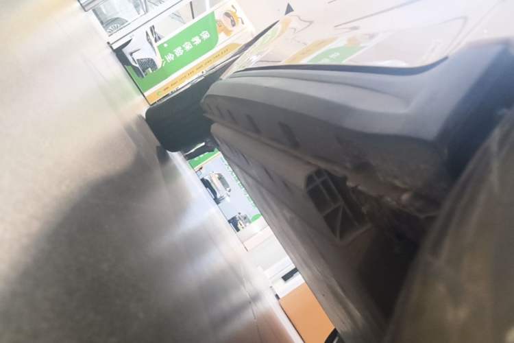 Used ORA Good Cat 2022 Morandi Edition 400km Standard Range Premium Version Lithium-Ion Battery Right Side Sill