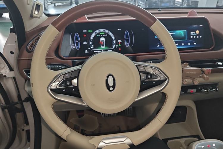 Used ORA Good Cat 2022 Morandi Edition 400km Standard Range Premium Version Lithium-Ion Battery Steering Wheel
