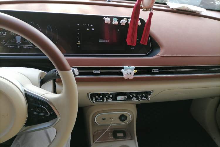 Used ORA Good Cat 2023 401 km Standard Range Luxury Version Ternary Lithium Audio And AC Panel