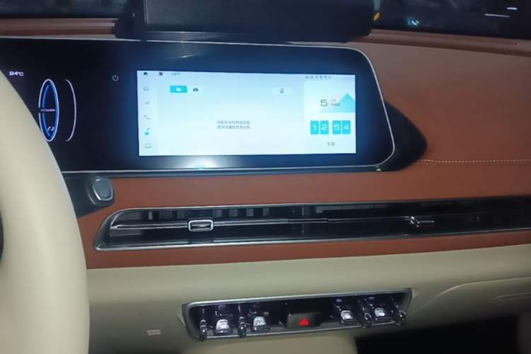 Used ORA Good Cat 2023 401 km Standard Range Prestige Version Lithium Iron Phosphate Audio And AC Panel