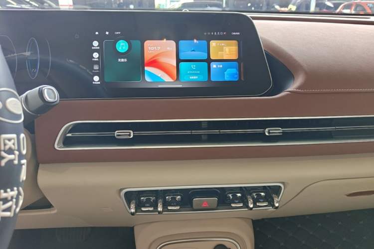 Used ORA Good Cat 2023 401 km Standard Range Premium Version Lithium Iron Phosphate Audio And AC Panel