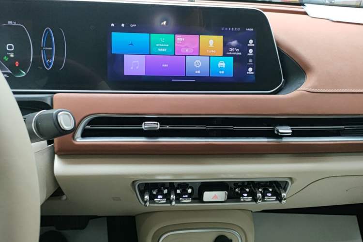 Used ORA Good Cat 2023 401 km Standard Range Premium Version Lithium Iron Phosphate Audio And AC Panel