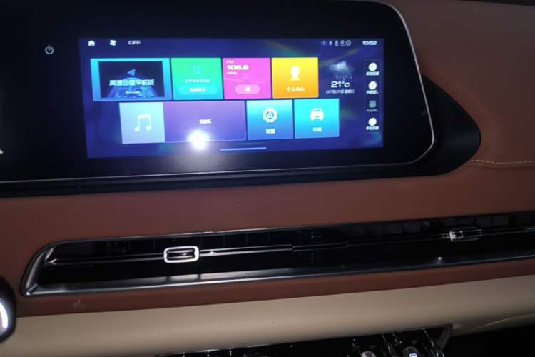 Used ORA Good Cat 2023 401 km Standard Range Luxury Version Lithium Iron Phosphate Audio And AC Panel