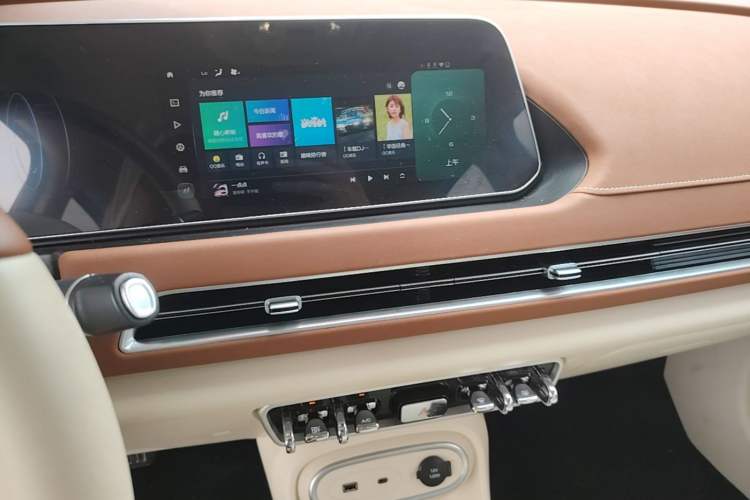 Used ORA Good Cat 2023 401 km Standard Range Luxury Version Lithium Iron Phosphate Audio And AC Panel