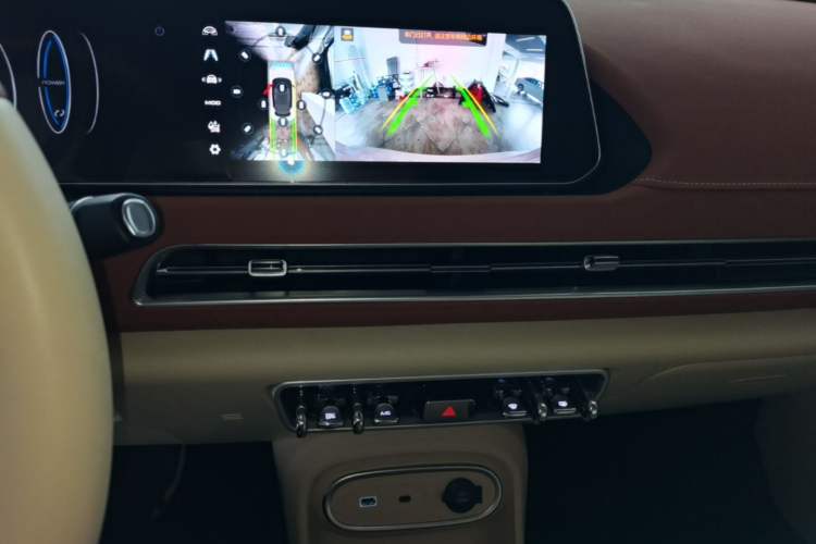 Used ORA Good Cat 2023 401 km Standard Range Luxury Version Ternary Lithium Audio And AC Panel