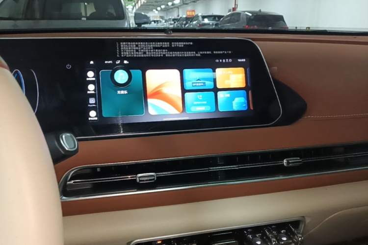 Used ORA Good Cat 2023 401 km Standard Range Luxury Version Lithium Iron Phosphate Audio And AC Panel