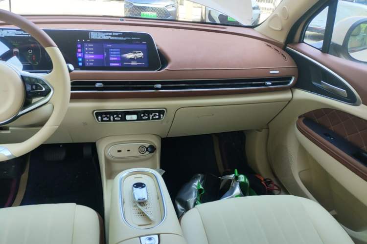 Used ORA Good Cat 2023 401 km Standard Range Luxury Version Lithium Iron Phosphate Audio And AC Panel
