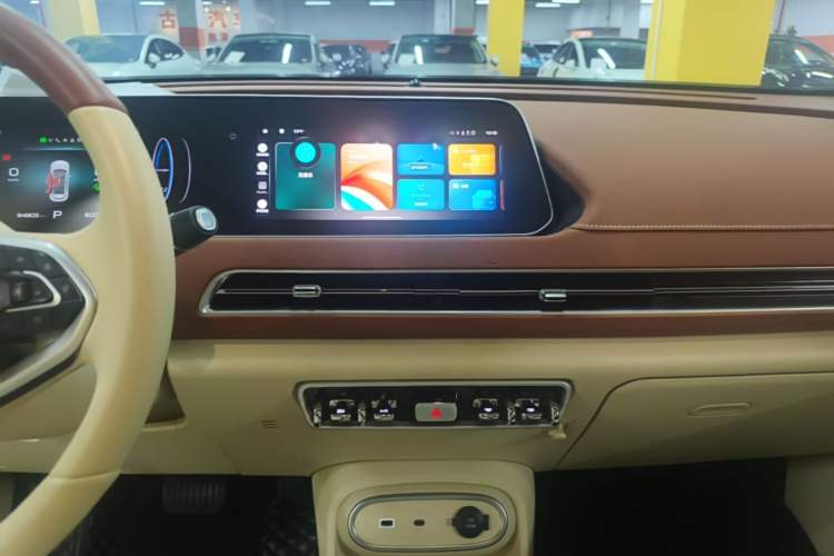 Used ORA Good Cat 2023 401 km Standard Range Luxury Version Lithium Iron Phosphate Audio And AC Panel