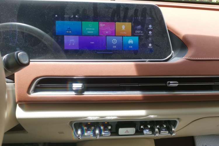 Used ORA Good Cat 2023 401 km Standard Range Luxury Version Lithium Iron Phosphate Audio And AC Panel
