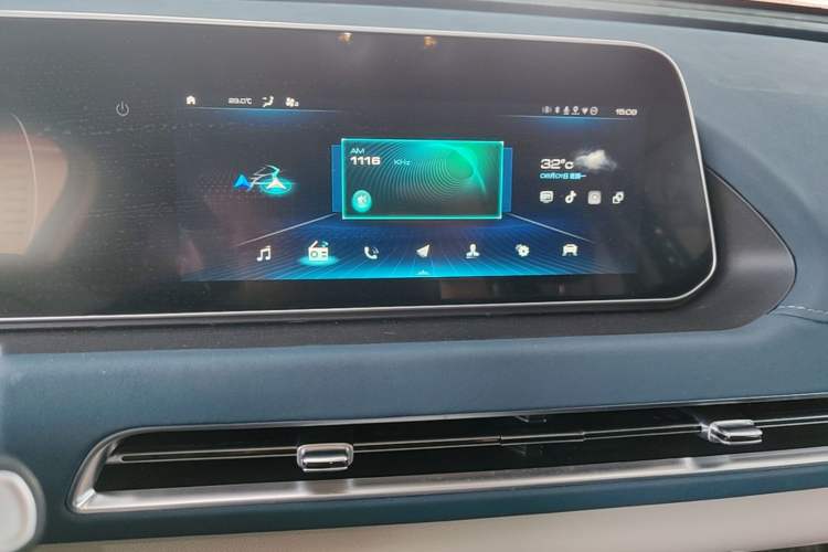 Used ORA Good Cat 2023 401 km Standard Range Luxury Version Lithium Iron Phosphate Audio And AC Panel