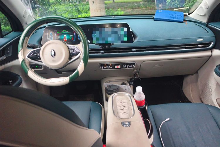 Used ORA Good Cat 2023 401 km Standard Range Luxury Version Lithium Iron Phosphate Center Console