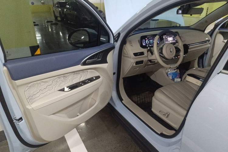 Used ORA Good Cat 2023 401 km Standard Range Prestige Version Lithium Iron Phosphate Driver Seat