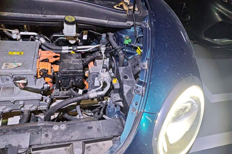Used ORA Good Cat 2023 401 km Standard Range Comfort Version Lithium Iron Phosphate Engine Bay Left