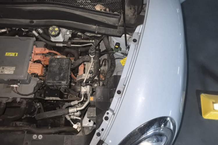Used ORA Good Cat 2023 401 km Standard Range Luxury Version Lithium Iron Phosphate Engine Bay Left