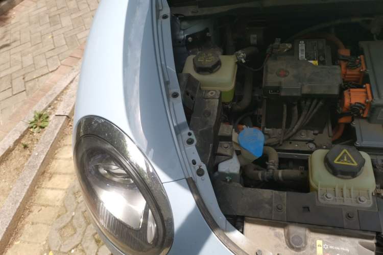 Used ORA Good Cat 2023 401 km Standard Range Luxury Version Lithium Iron Phosphate Engine Bay Right