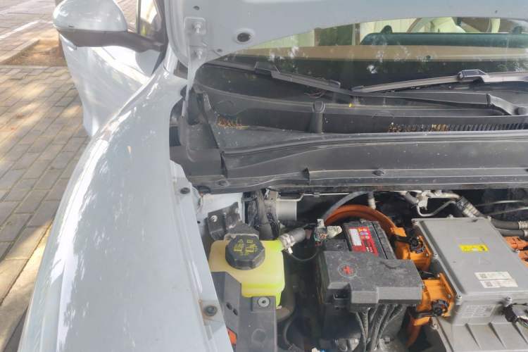 Used ORA Good Cat 2023 501 km Long-Range Premium Version Ternary Lithium Engine Bay Right
