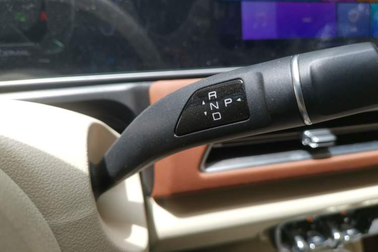 Used ORA Good Cat 2023 401 km Standard Range Luxury Version Lithium Iron Phosphate Gear Lever