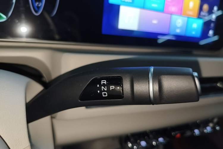 Used ORA Good Cat 2023 401 km Standard Range Luxury Version Lithium Iron Phosphate Gear Lever