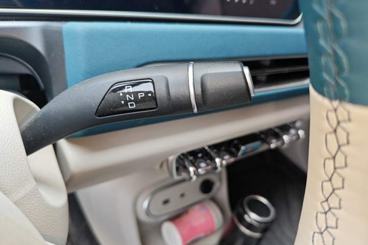 Used ORA Good Cat 2023 401 km Standard Range Prestige Version Lithium Iron Phosphate Gear Lever