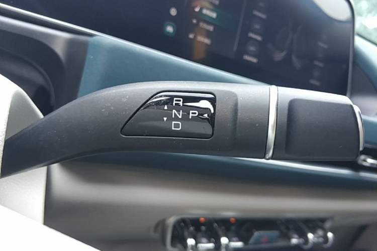 Used ORA Good Cat 2023 401 km Standard Range Prestige Version Lithium Iron Phosphate Gear Lever
