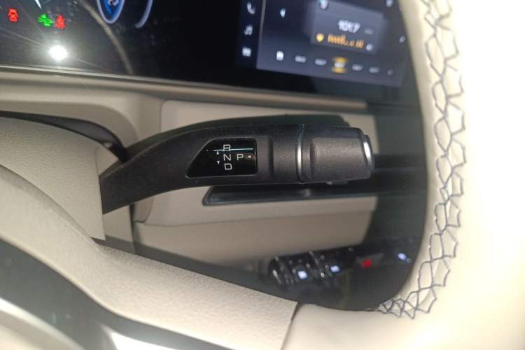 Used ORA Good Cat 2023 401 km Standard Range Prestige Version Lithium Iron Phosphate Gear Lever
