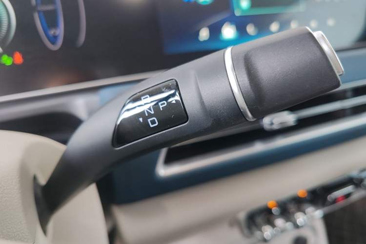 Used ORA Good Cat 2023 401 km Standard Range Luxury Version Lithium Iron Phosphate Gear Lever