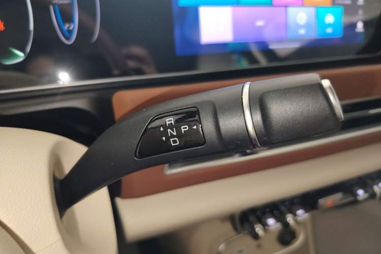 Used ORA Good Cat 2023 401 km Standard Range Luxury Version Lithium Iron Phosphate Gear Lever