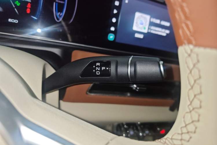 Used ORA Good Cat 2023 401 km Standard Range Luxury Version Lithium Iron Phosphate Gear Lever