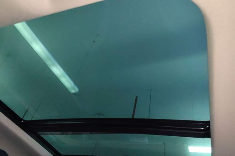 Used ORA Good Cat 2023 401 km Standard Range Premium Version Lithium Iron Phosphate Headliner
