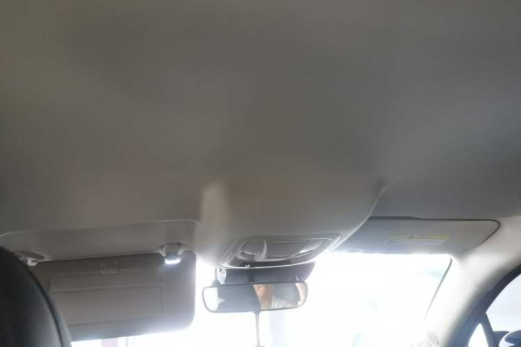 Used ORA Good Cat 2023 401 km Standard Range Luxury Version Lithium Iron Phosphate Headliner