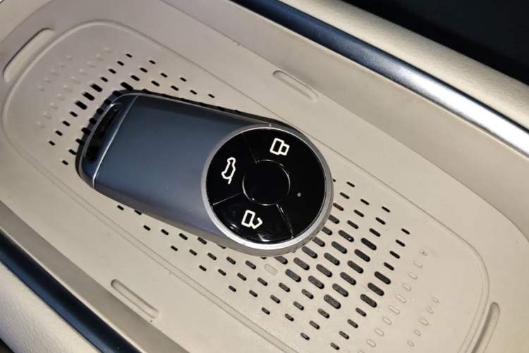 Used ORA Good Cat 2023 401 km Standard Range Premium Version Lithium Iron Phosphate Interior 1