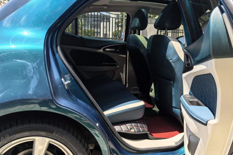 Used ORA Good Cat 2023 401 km Standard Range Comfort Version Lithium Iron Phosphate Interior 6