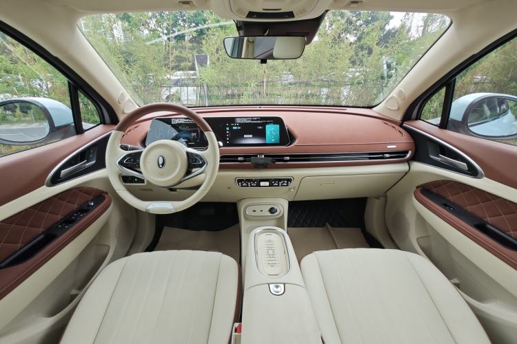 Used ORA Good Cat 2023 401 km Standard Range Luxury Version Lithium Iron Phosphate Interior 6