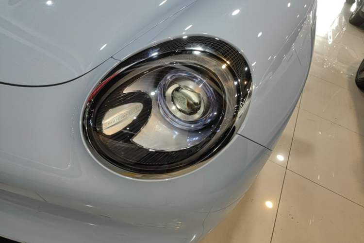 Used ORA Good Cat 2023 401 km Standard Range Prestige Version Lithium Iron Phosphate Left Front Headlight