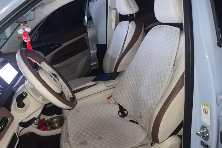Used ORA Good Cat 2023 401 km Standard Range Luxury Version Lithium Iron Phosphate Left Front Seat