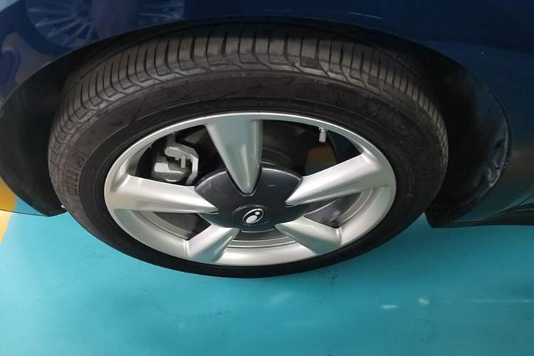 Used ORA Good Cat 2023 401 km Standard Range Luxury Version Lithium Iron Phosphate Left Front Wheel Hub