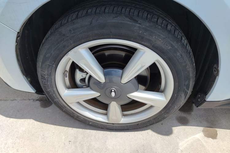 Used ORA Good Cat 2023 401 km Standard Range Premium Trim Ternary Lithium Left Front Wheel Hub